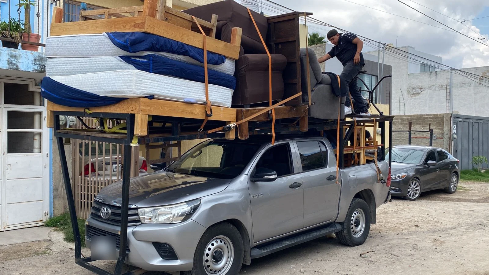 Mudanzas completas: colchones, salas y recámaras en un solo viaje.