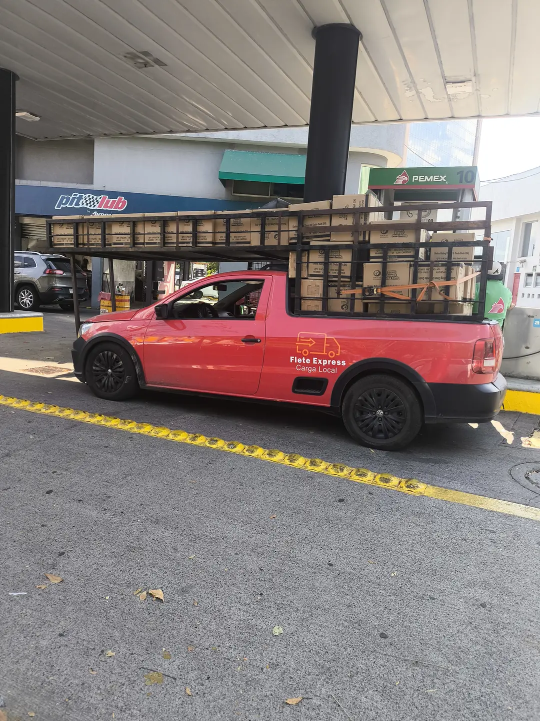 Listos para el camino con la carga bien acomodada.